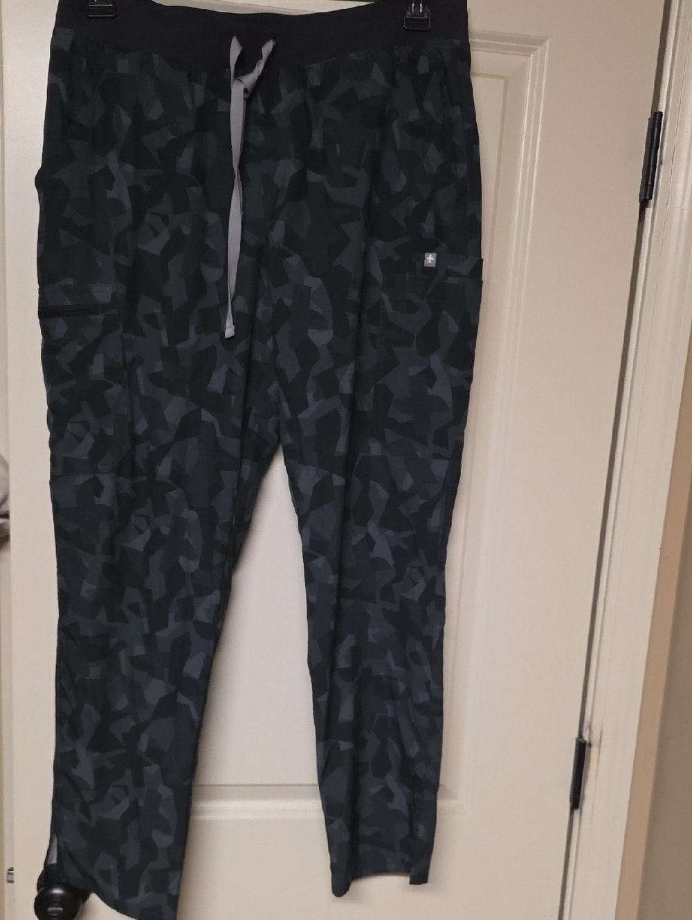 FIGS Camo Green Grey FreeX Lined Yola Medical Scrub Pants Size L